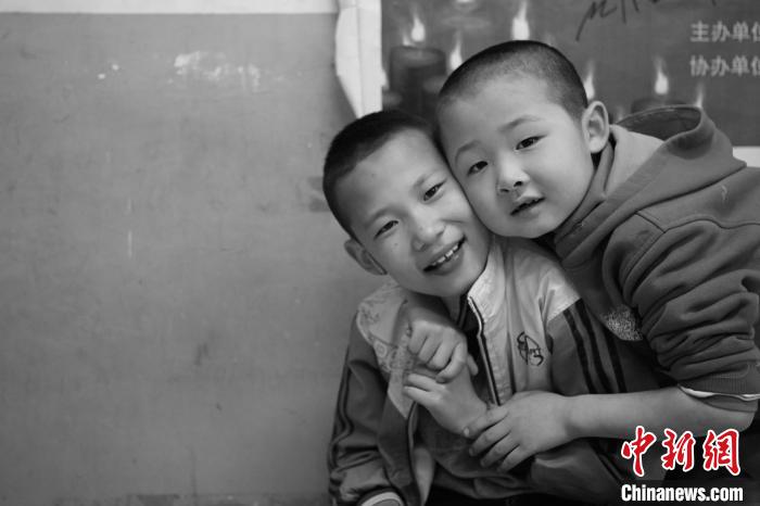 《天使的微笑》公益摄影展中的照片 主办方供图 摄
