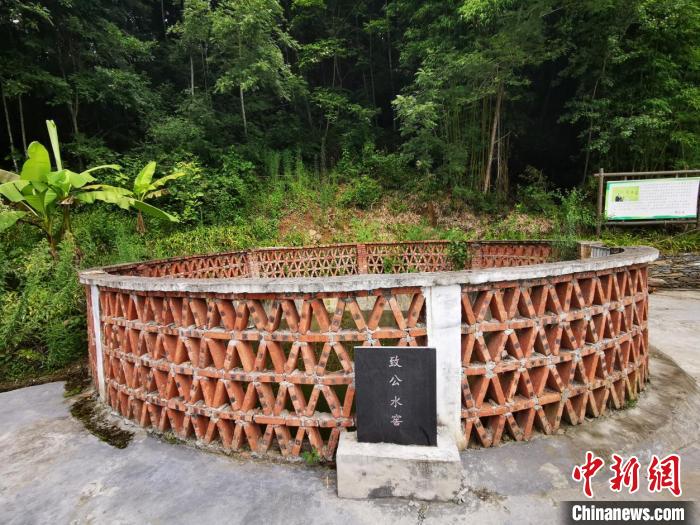 致公党浙江省委会帮助基地修建的“致公水窖”。　苗志勇 摄