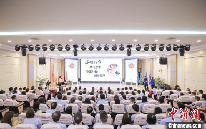 行十八年公益重庆巴蜀小学老师志愿践行教育互助
