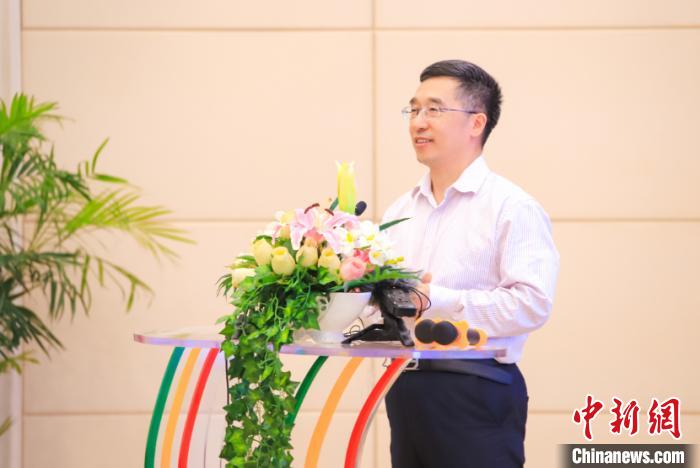 图为重庆市委宣传部副部长、市文明办主任马岱良在启动仪式上讲话。主办方供图