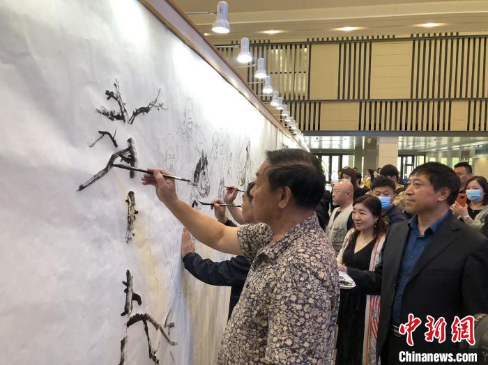 东北亚区域各国画家共绘“冰雪丝路图”