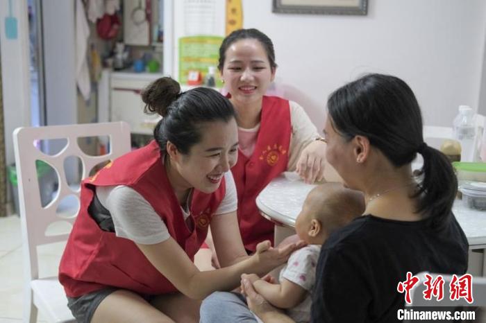浙江“女人花”志愿队：6年助逾2万孕产妇远离抑郁