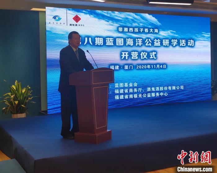 龙永图致辞。　杨伏山 摄