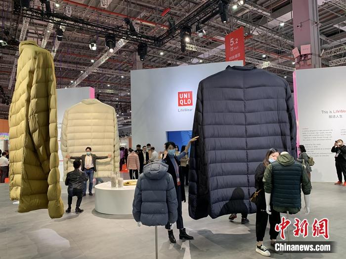 巨型羽绒服。<a target='_blank'  data-cke-saved-href='http://www.chinanews.com/' href='http://www.chinanews.com/' >中新网</a> 吴涛 摄