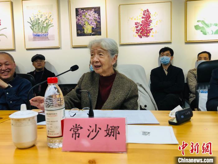 常沙娜先生透露其养生“秘诀”。　王祖敏 摄