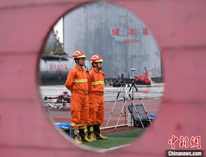 “飞鹰”航空救援队无人机队亮相。　刘忠俊 摄