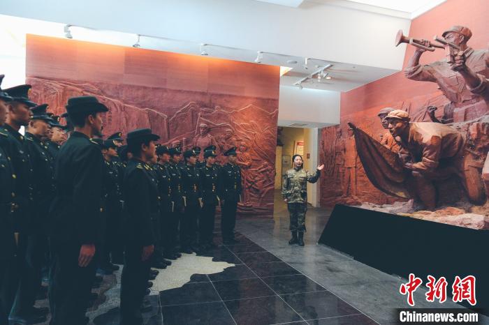 高原新兵重温峥嵘岁月坚定从军信念