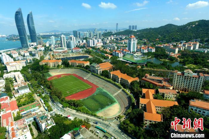 空中俯瞰美丽的厦门大学。　王东明 摄