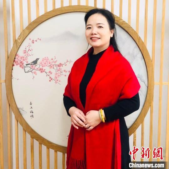 福州市鼓楼区南街街道三坊七巷社区党委书记、主任、妇联主席崔蕊芬。受访者供图 受访者供图 摄