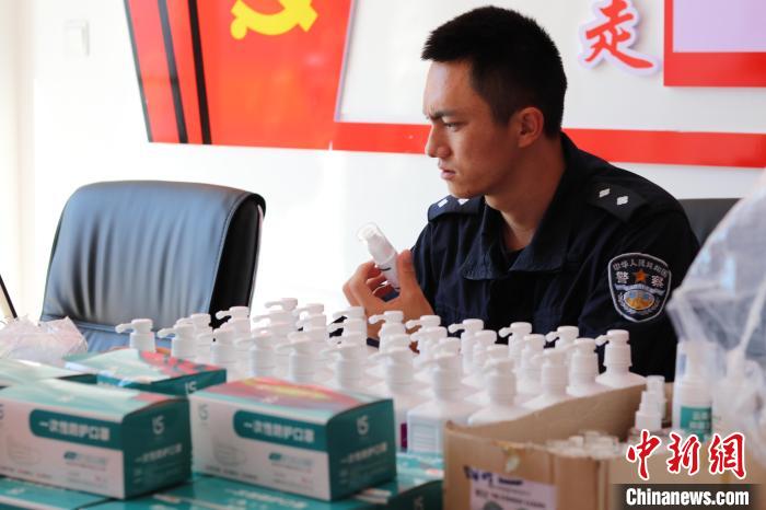 移民警察扼守“一市连三国”：边境线上的两颗“钢钉”