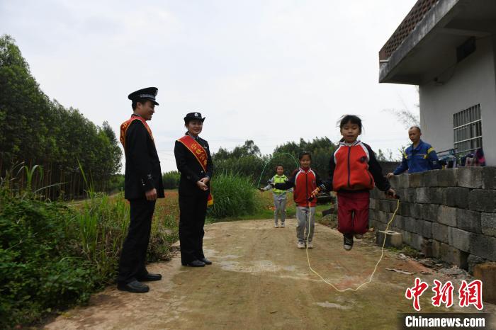 奉献爱收获爱铁路民警志愿路上成就美好姻缘