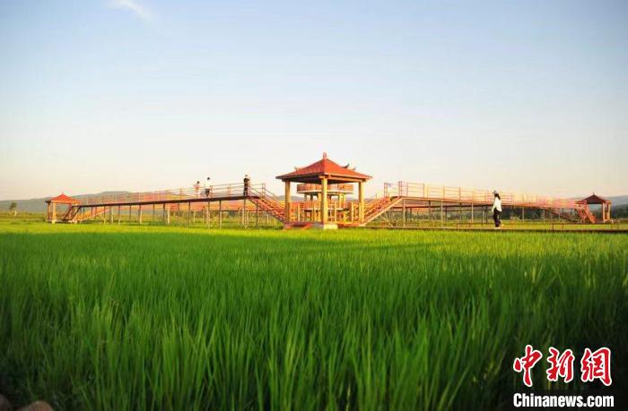 （人民幸福生活）海兰江畔好风光：民俗村找到致富金山